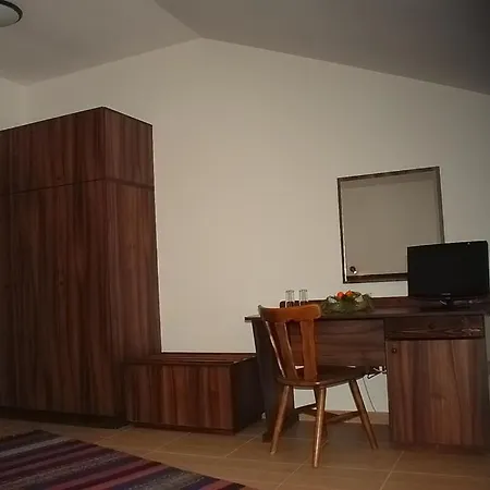 Teddy House Готель